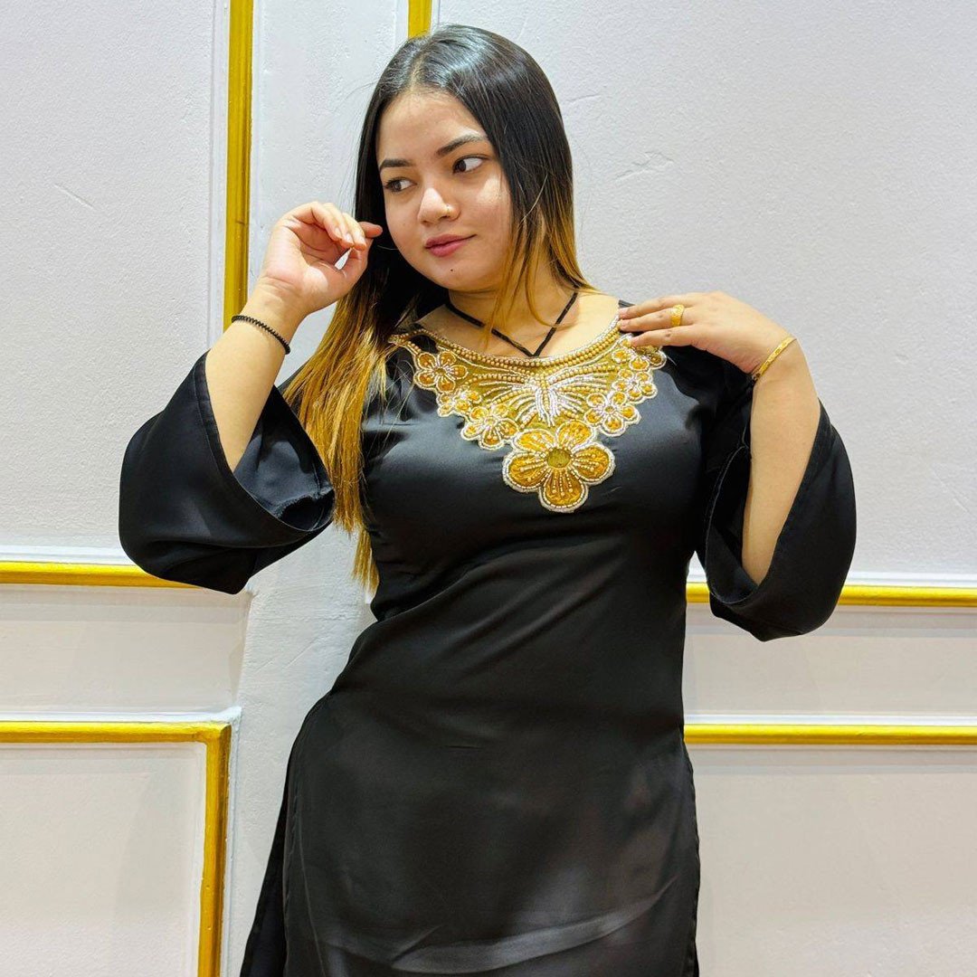 এলিগ্যান্ট  থ্রি-পিস – ট্র্যাডিশনাল লুকে মডার্ন টাচ