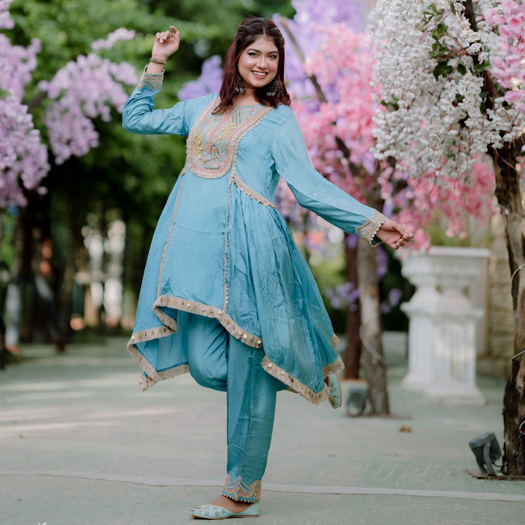 নীলোরা আনারকলি সেট – উৎসবের জন্য রঙিন আভিজাত্য